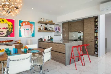 Modern Seaside Villa with Infinity Pool in Okrug Gornji