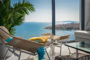 Modern Seaside Villa with Infinity Pool in Okrug Gornji