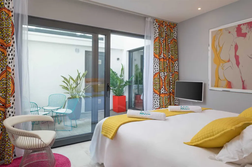Modern Seaside Villa with Infinity Pool in Okrug Gornji