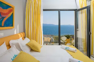 Modern Seaside Villa with Infinity Pool in Okrug Gornji