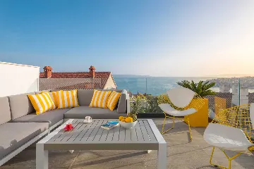 Modern Seaside Villa with Infinity Pool in Okrug Gornji