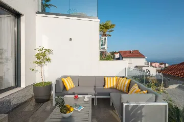 Modern Seaside Villa with Infinity Pool in Okrug Gornji