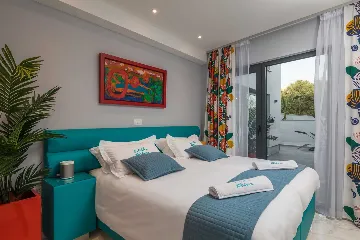 Modern Seaside Villa with Infinity Pool in Okrug Gornji