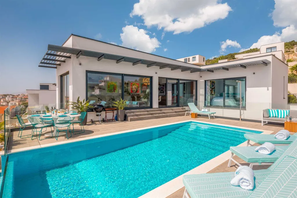 Modern Seaside Villa with Infinity Pool in Okrug Gornji