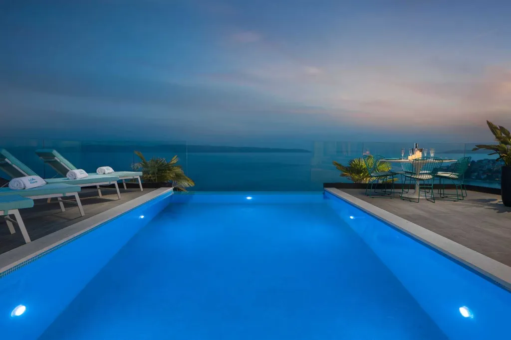 Modern Seaside Villa with Infinity Pool in Okrug Gornji