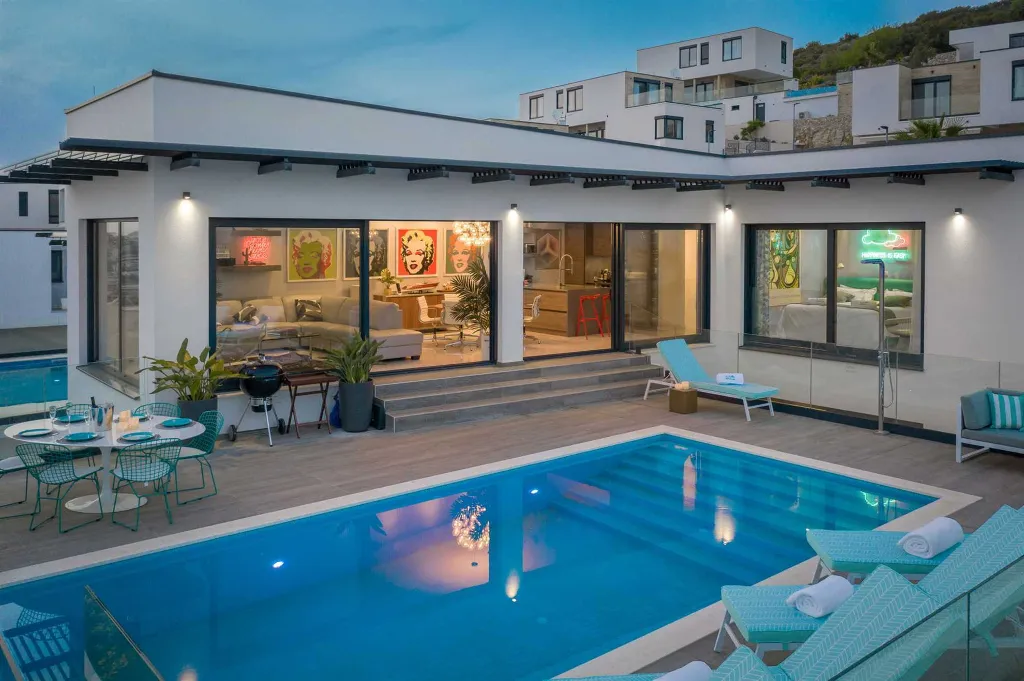Modern Seaside Villa with Infinity Pool in Okrug Gornji