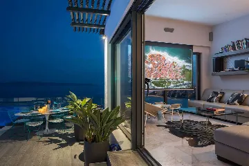 Modern Seaside Villa with Infinity Pool in Okrug Gornji