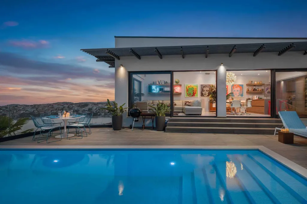 Modern Seaside Villa with Infinity Pool in Okrug Gornji