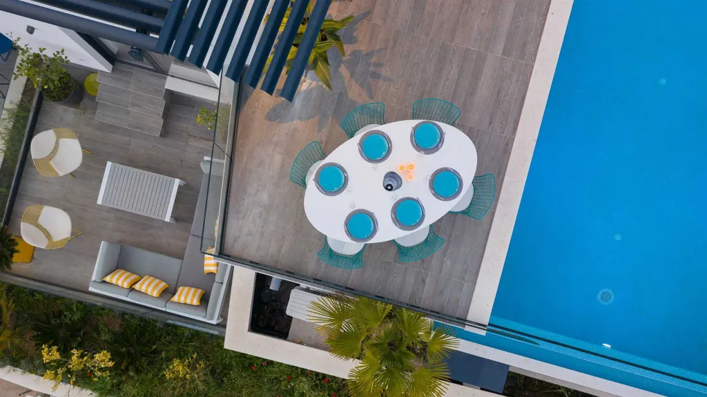 Modern Seaside Villa with Infinity Pool in Okrug Gornji