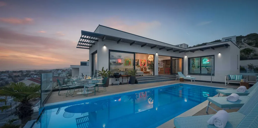 Modern Seaside Villa with Infinity Pool in Okrug Gornji