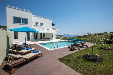 Spacious Villa Retreat with Pool in Orašac