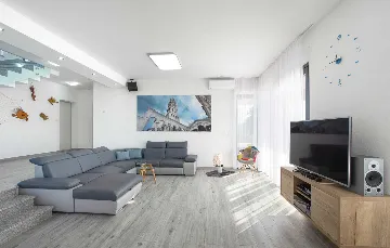 Modern Family Villa with Heated Pool in Solin