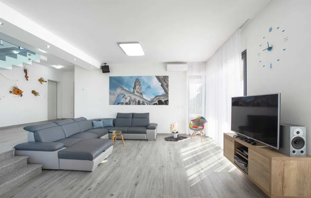 Modern Family Villa with Heated Pool in Solin