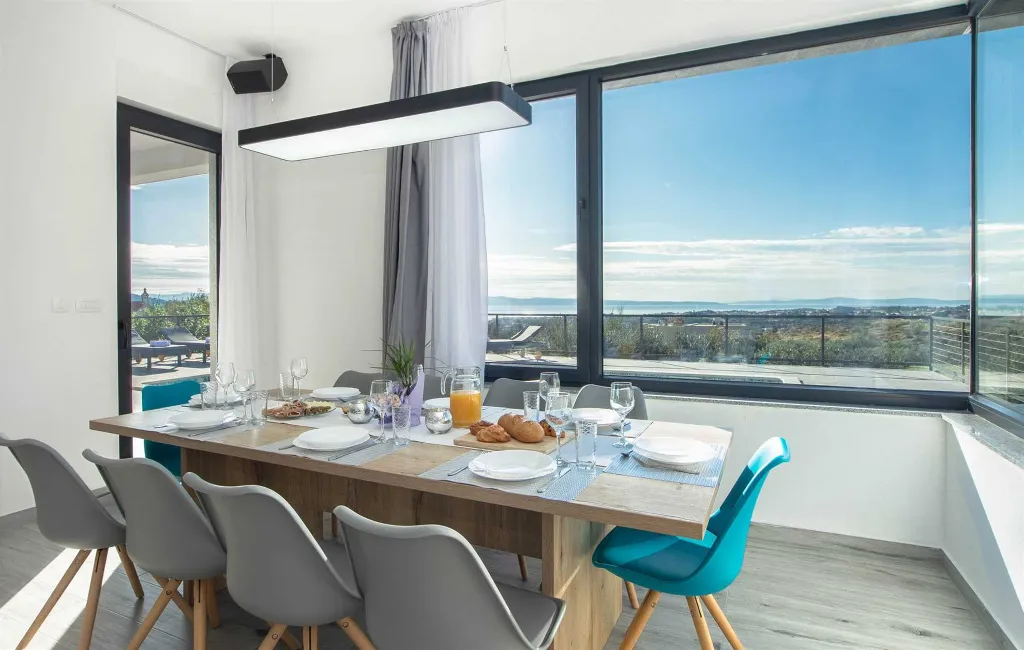 Modern Family Villa with Heated Pool in Solin