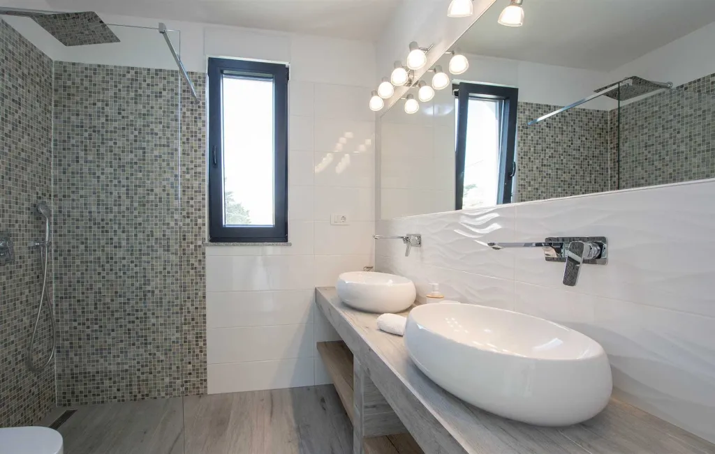 Modern Family Villa with Heated Pool in Solin