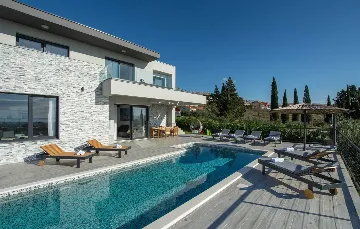 Modern Family Villa with Heated Pool in Solin