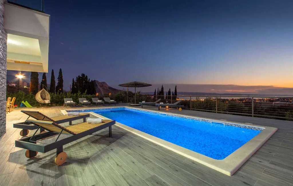 Modern Family Villa with Heated Pool in Solin