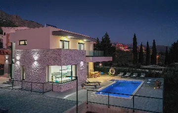 Modern Family Villa with Heated Pool in Solin