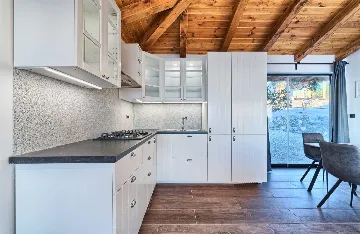 Modern Bungalow Escape with Pool, Murter