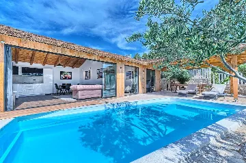 Seaside Villa with Private Pool in Murter