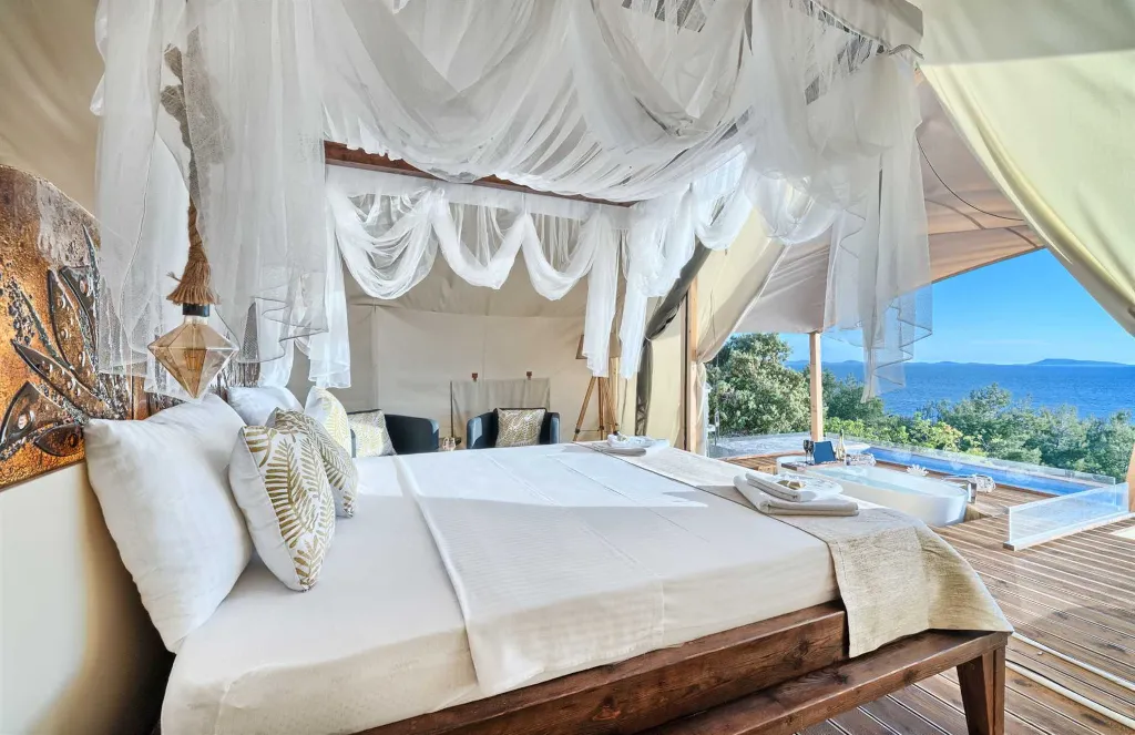 Private Pool Bungalow for Two in Murter