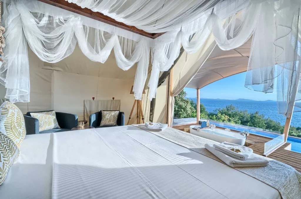 Private Pool Bungalow for Two in Murter