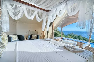 Private Pool Bungalow for Two in Murter