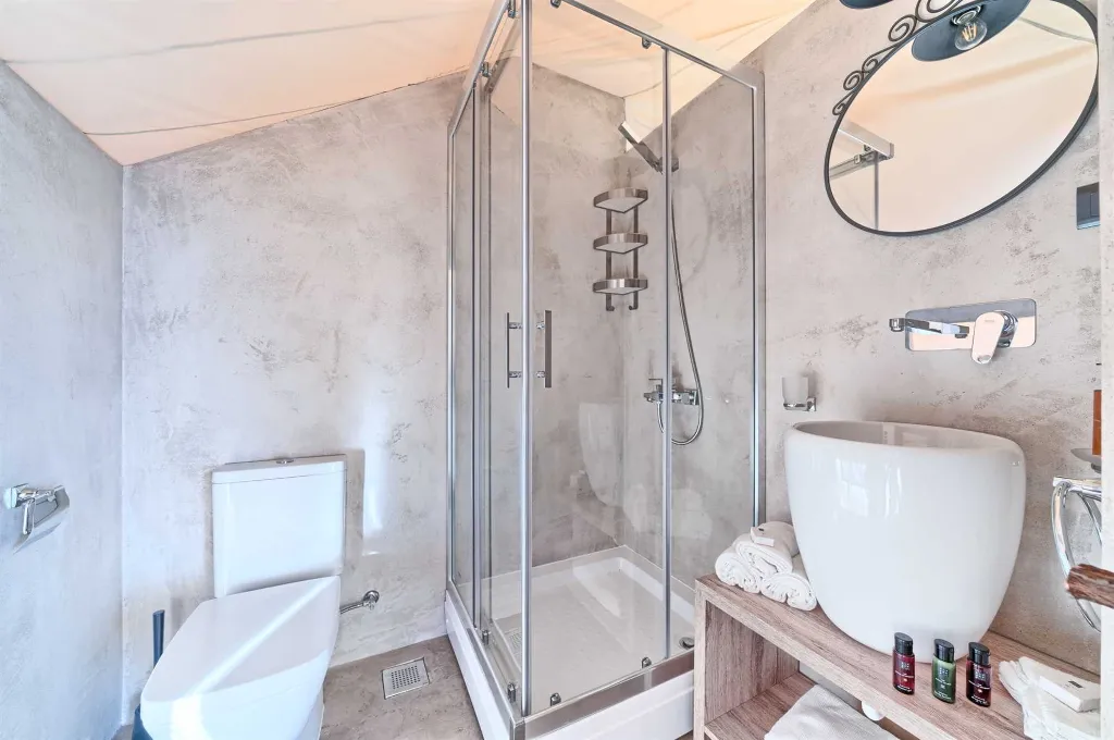 Private Pool Bungalow for Two in Murter