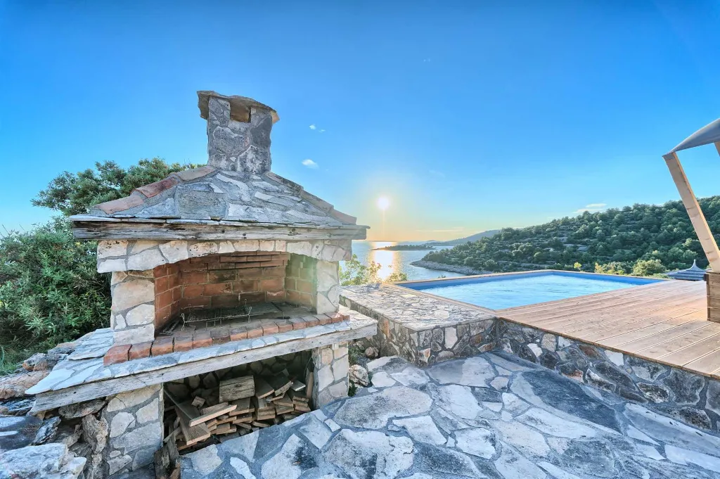 Private Pool Bungalow for Two in Murter