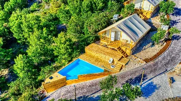 Seaside Glamping Bungalow with Pool – Murter