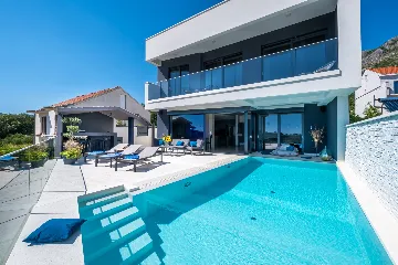 Contemporary Villa with Heated Pool in Mlini