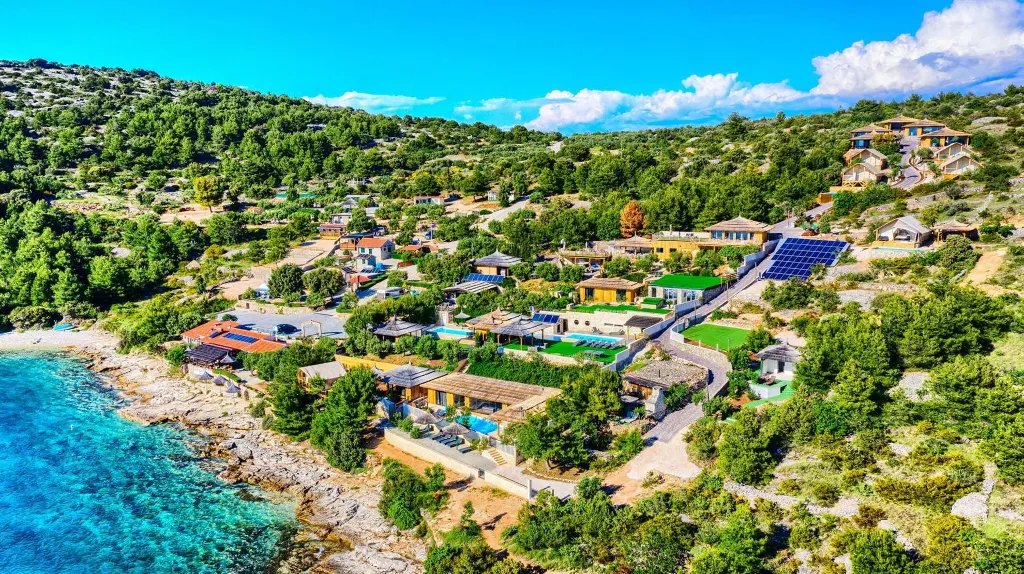 Beachfront Bungalow with Pool, Murter