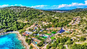 Beachfront Bungalow with Pool, Murter