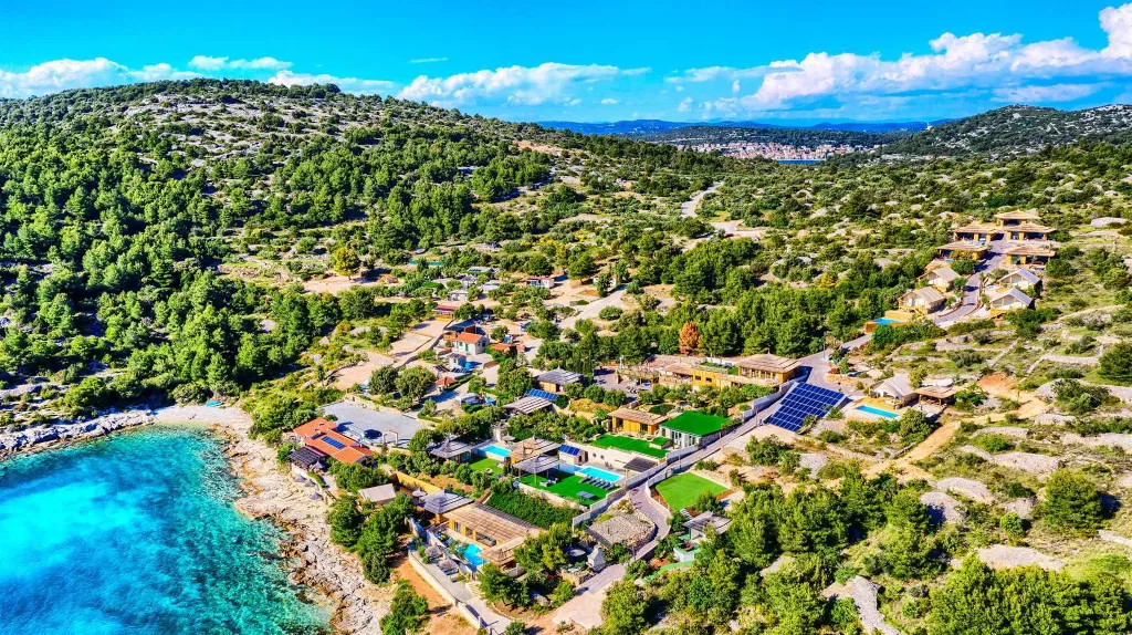 Beachfront Bungalow with Pool, Murter