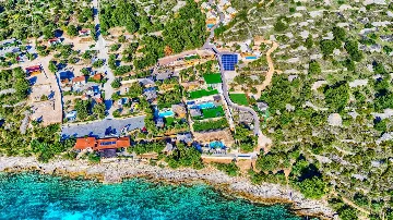 Beachfront Bungalow with Pool, Murter