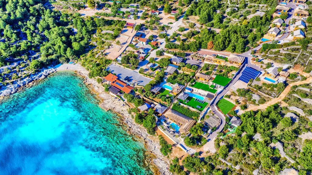 Beachfront Bungalow with Pool, Murter