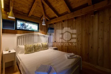 Beachfront Bungalow with Pool, Murter