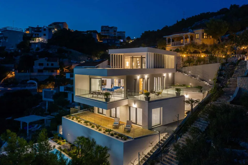 Contemporary Beachfront Villa with Pool, Marina