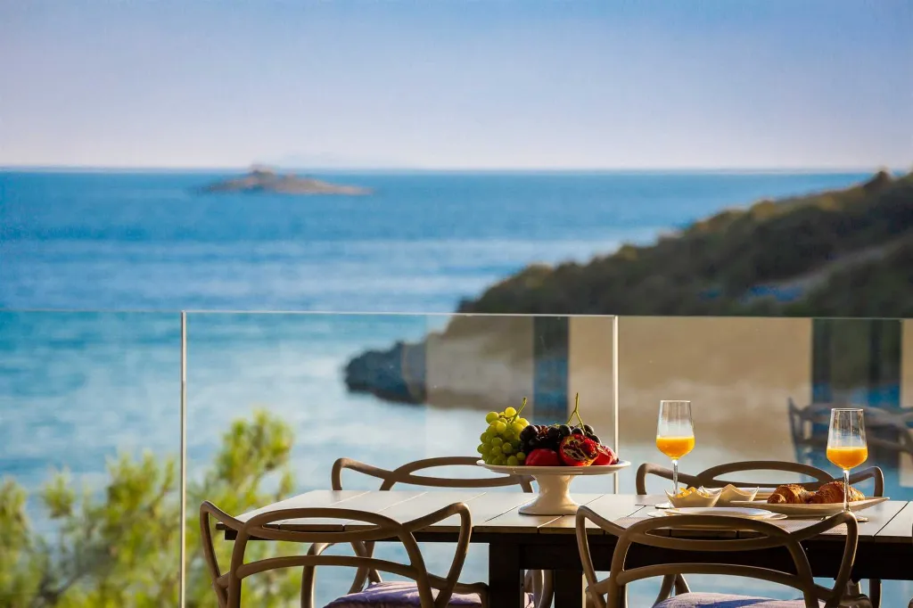 Contemporary Beachfront Villa with Pool, Marina