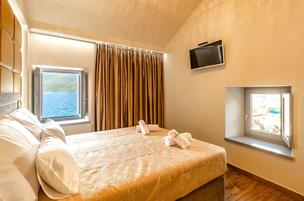 Seaside Family Villa with Pool in Korčula