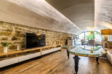 Seaside Family Villa with Pool in Korčula