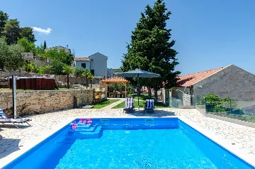 Seaside Family Villa with Pool in Korčula