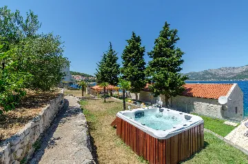 Seaside Family Villa with Pool in Korčula