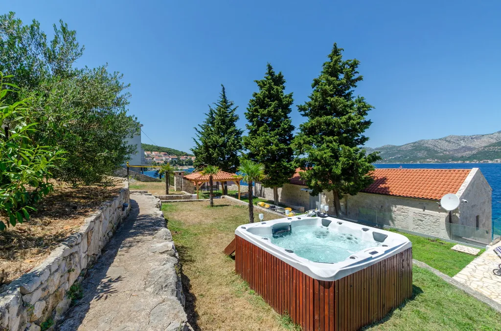 Seaside Family Villa with Pool in Korčula