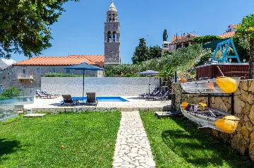 Seaside Family Villa with Pool in Korčula