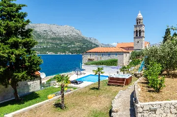 Seaside Family Villa with Pool in Korčula
