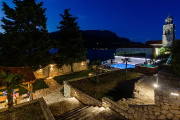 Seaside Family Villa with Pool in Korčula
