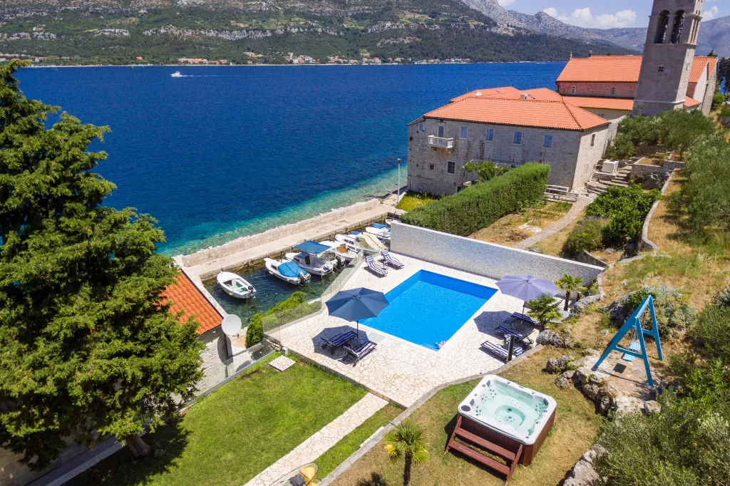 Seaside Family Villa with Pool in Korčula