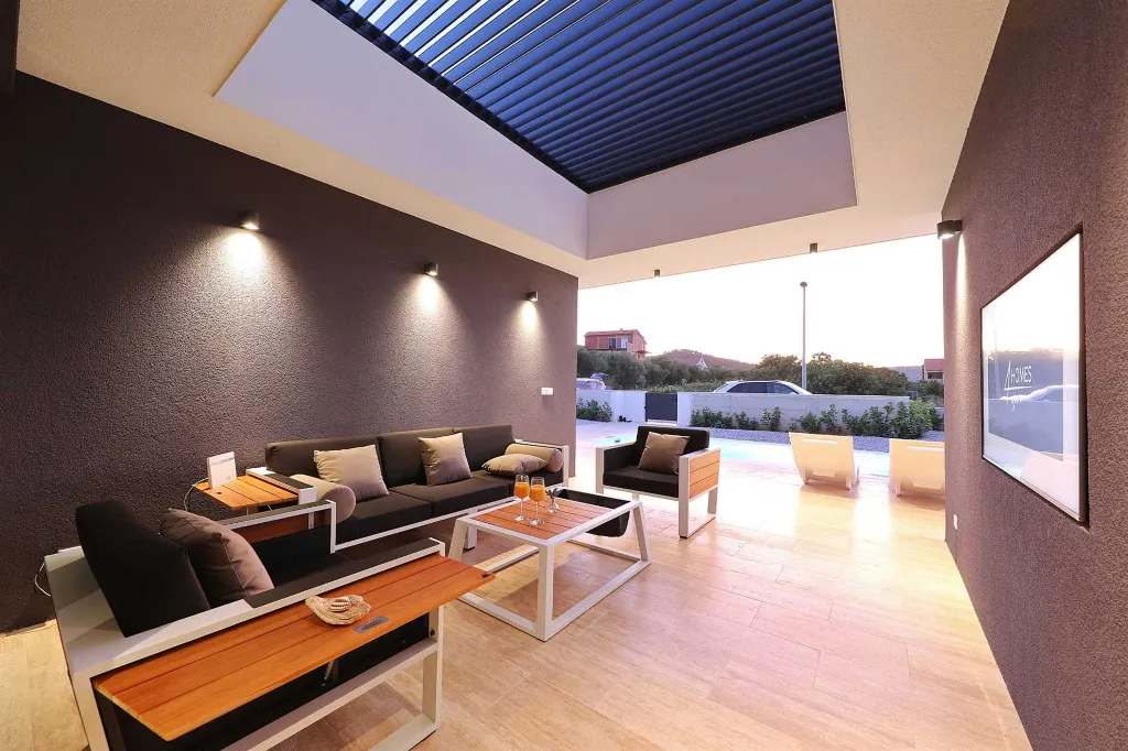 Family Villa with Pool near Beach in Kraj