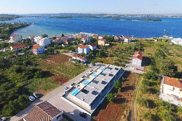 Modern Ground-Floor Villa with Pool in Kraj